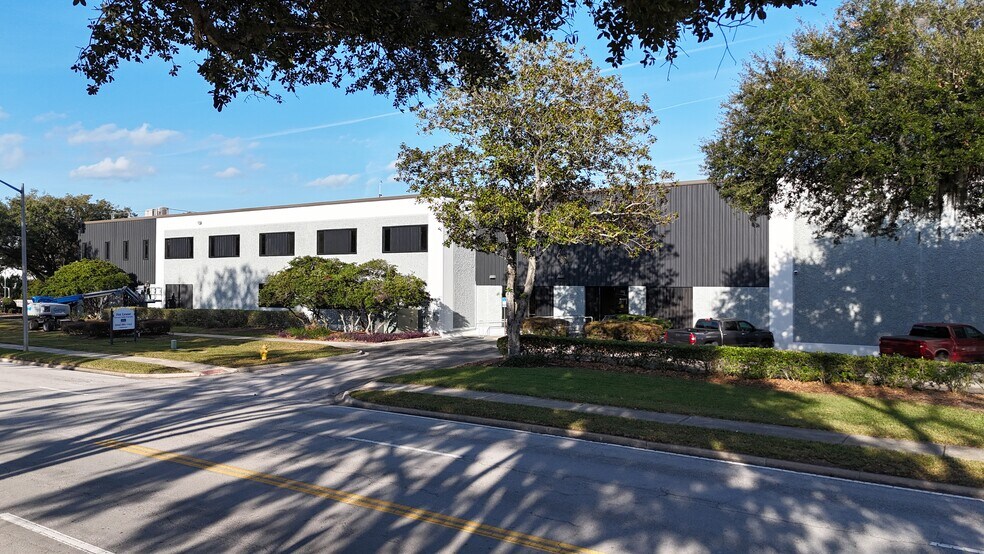 8040 Bayberry Rd, Jacksonville, FL à louer - Photo du bâtiment - Image 2 de 15