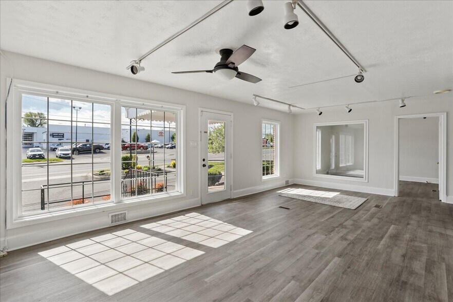 2109 Valley Ave, Winchester, VA à vendre - Photo intérieure - Image 2 de 47