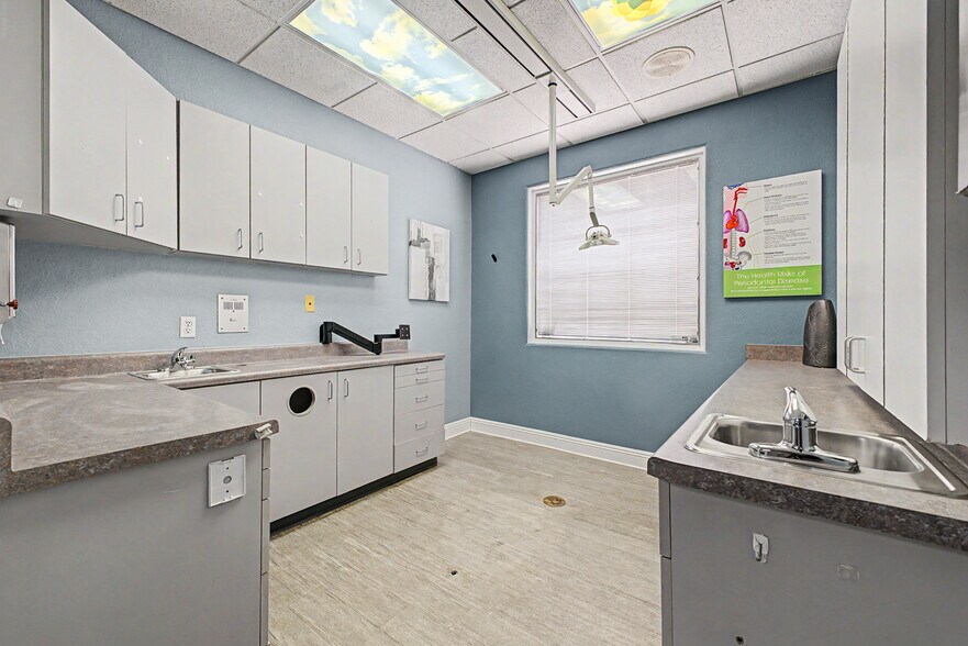 4491 W Northern Ave, Glendale, AZ à louer - Photo du bâtiment - Image 3 de 6