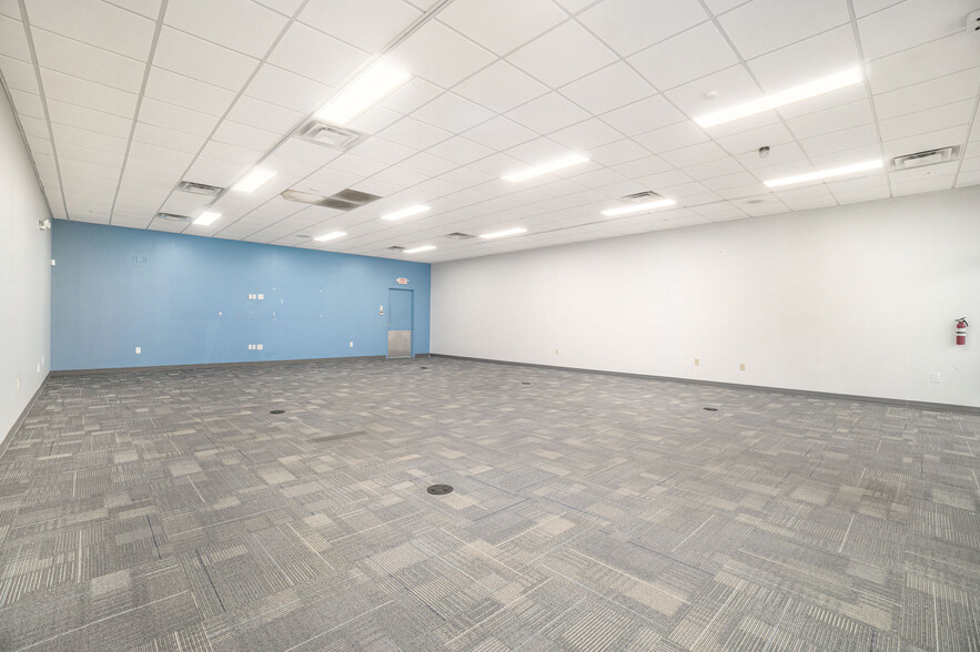 2363-2365 Vintage Ct, Excelsior Springs, MO for lease - Interior Photo - Image 1 of 7