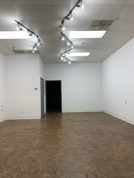 138-140 Johnny Mercer Blvd, Savannah, GA for lease - Building Photo - Image 3 of 9