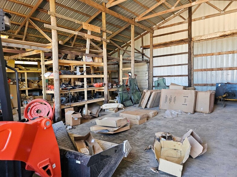 727 E Main St, Waukon, IA for sale - Interior Photo - Image 3 of 6