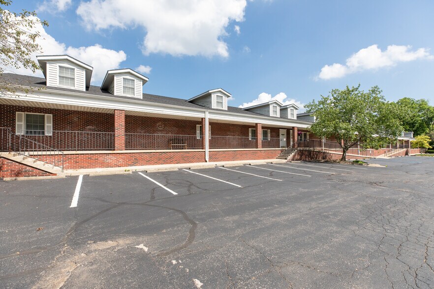 640 S Walker St, Bloomington, IN à vendre - Photo du bâtiment - Image 1 de 34