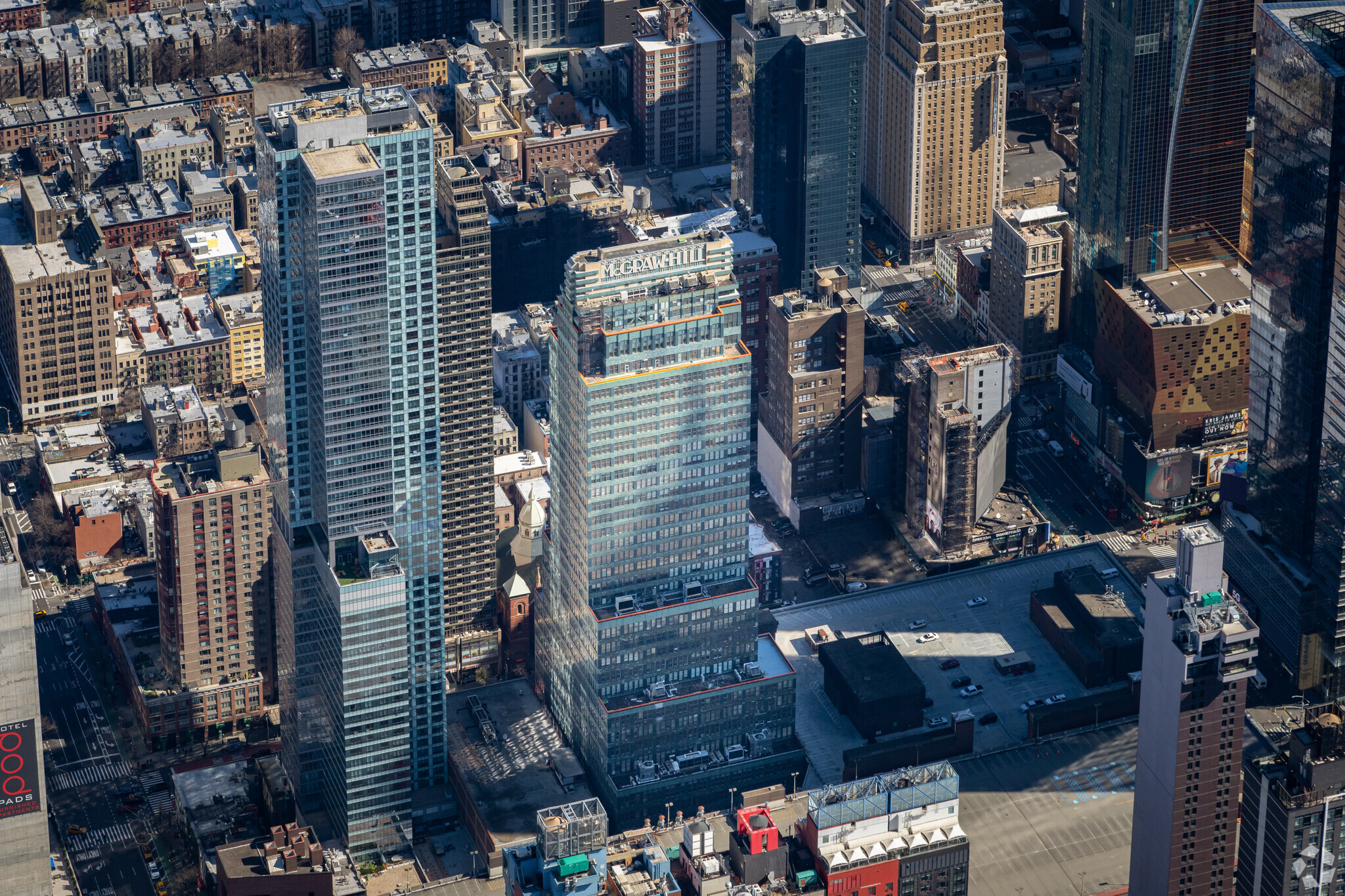 330 W 42nd St, New York, NY à louer Photo du bâtiment- Image 1 de 5