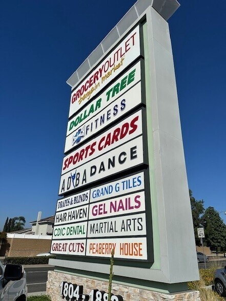 1804-1888 N Placentia Ave, Placentia, CA à louer - Photo du bâtiment - Image 3 de 27