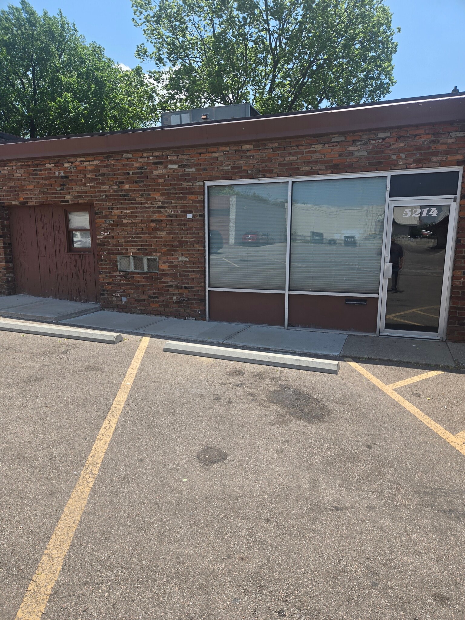 5210-5214 N Dixie Dr, Dayton, OH for lease Interior Photo- Image 1 of 5