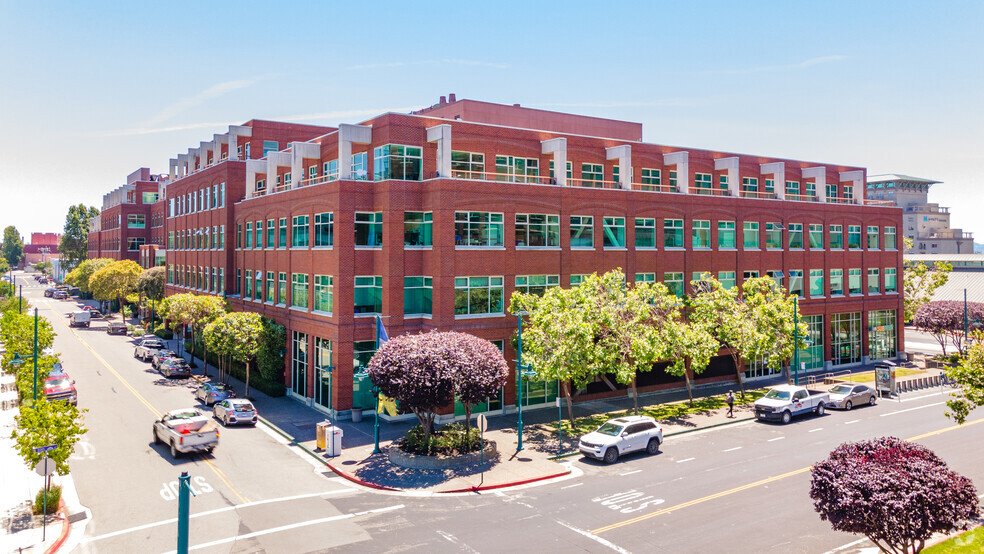 5885 Hollis St, Emeryville, CA for lease - Building Photo - Image 1 of 7