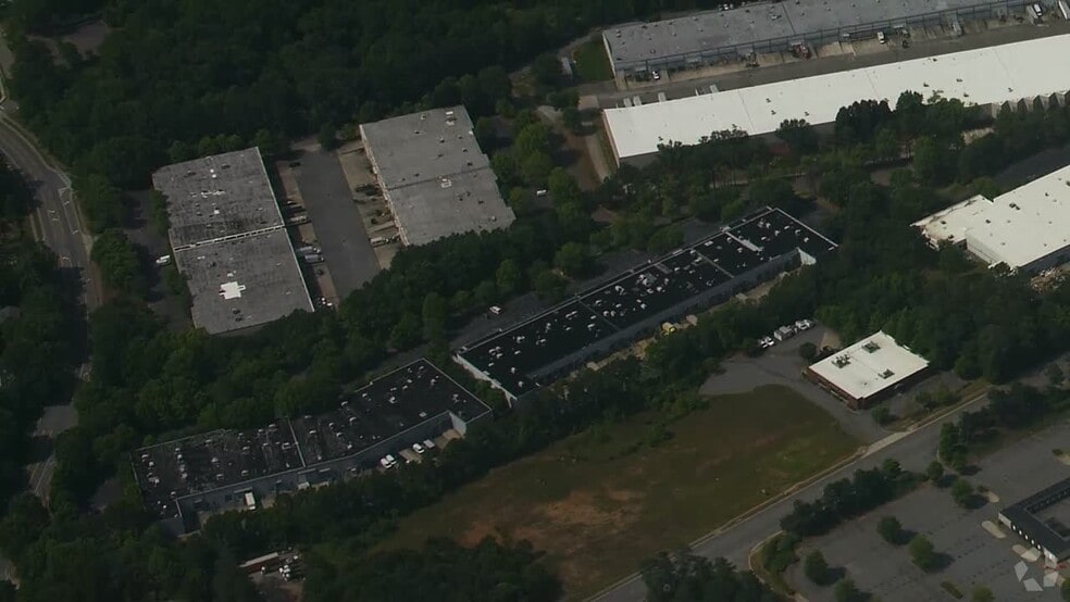 3000 Northfield Pl, Roswell, GA à louer - Vidéo aérienne - Image 2 de 8