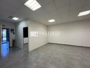 Bureau dans Gémenos à louer Photo intérieure- Image 1 de 9