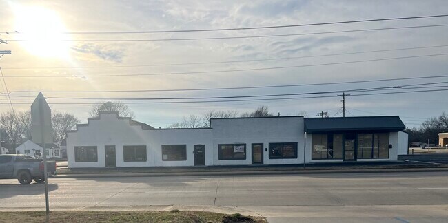 Plus de détails pour 701 N York St, Muskogee, OK - Commerce de détail à louer