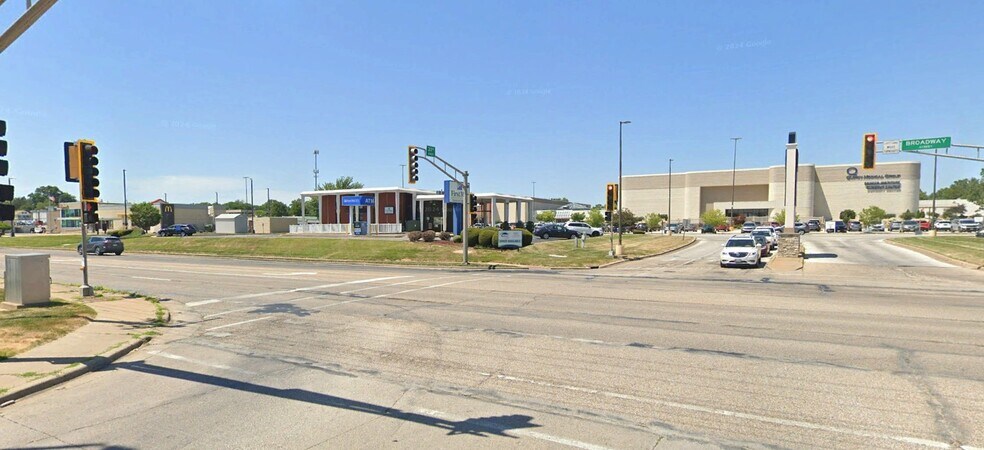 3347 Quincy Mall, Quincy, IL à louer - Photo du bâtiment - Image 3 de 4