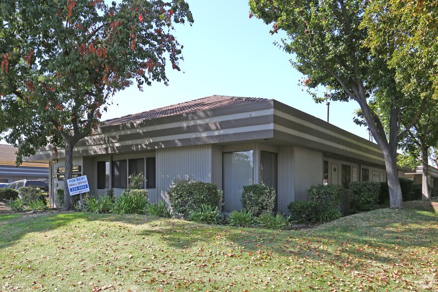 4045 N Fresno St, Fresno, CA à louer - Photo du bâtiment - Image 3 de 3