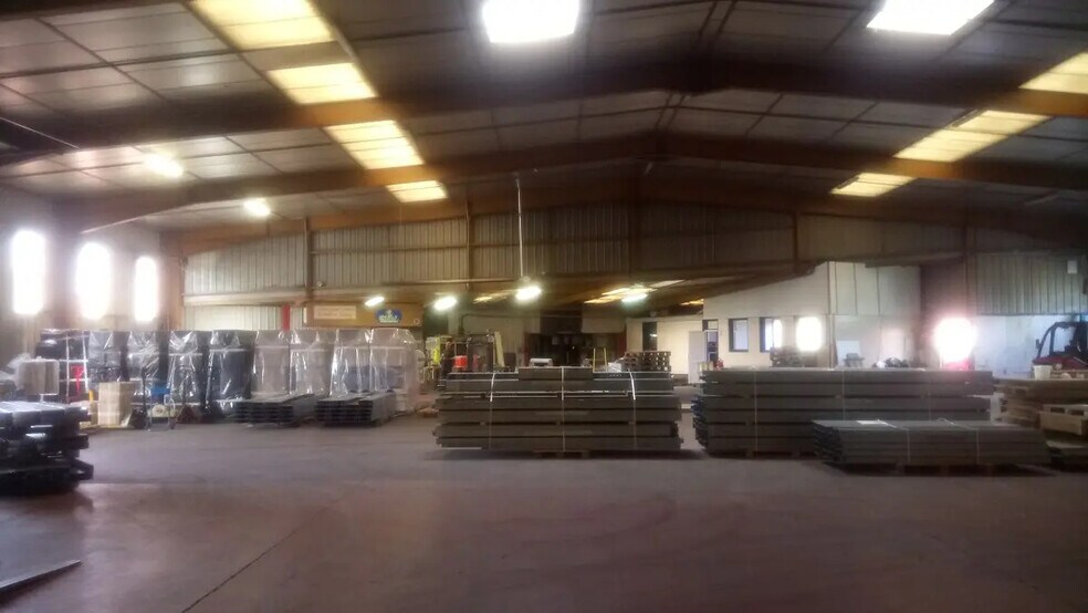 Industrial in CIVRIEUX-D'AZERGUES for sale - Interior Photo - Image 2 of 10