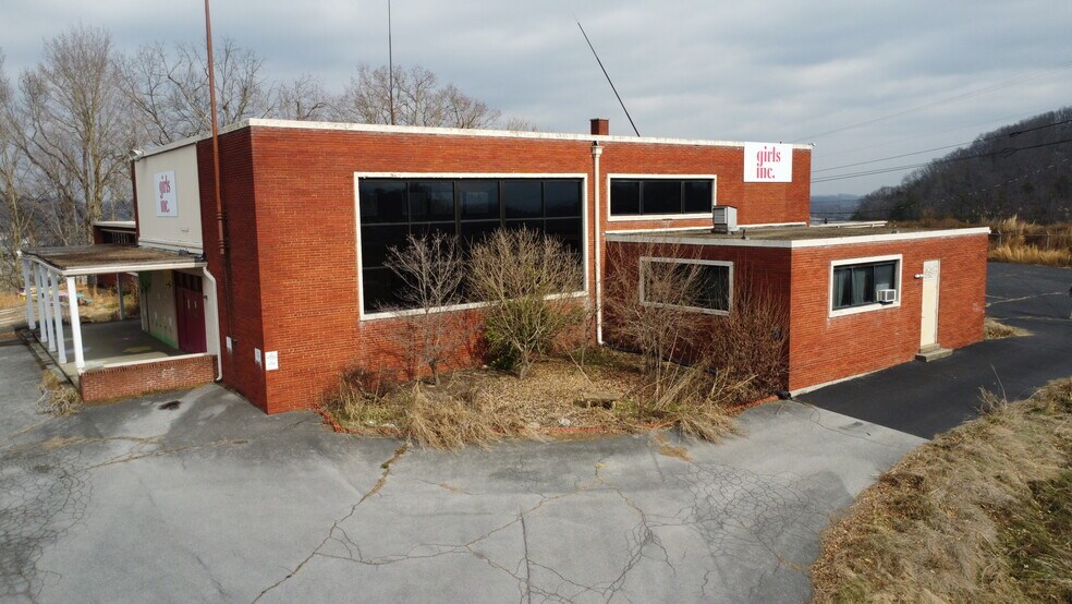 227 Library Ln, Johnson City, TN à vendre - Photo du bâtiment - Image 1 de 19