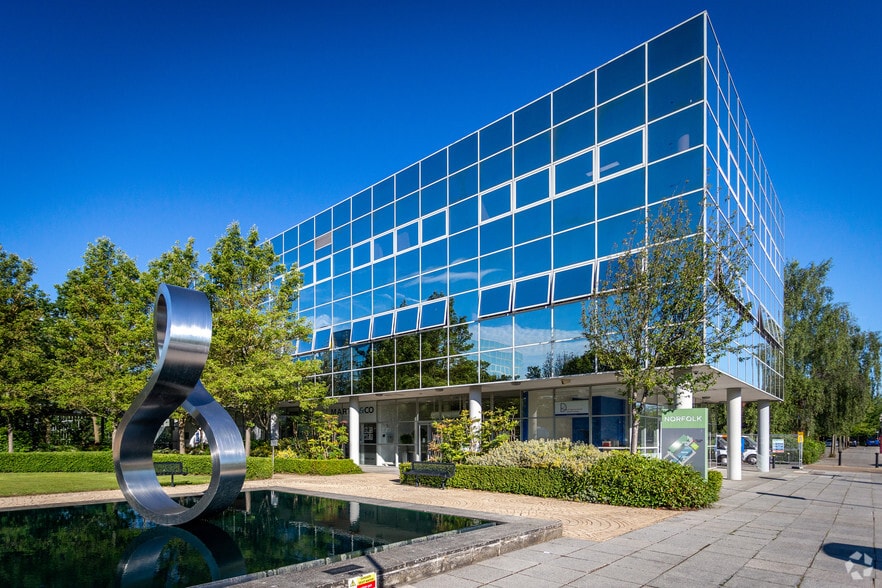 Silbury Blvd, Milton Keynes for lease - Building Photo - Image 2 of 63