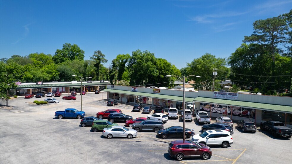 Oakwood Avenue Retail Center portefeuille de 2 propriétés à vendre sur LoopNet.ca - Photo du bâtiment - Image 1 de 12