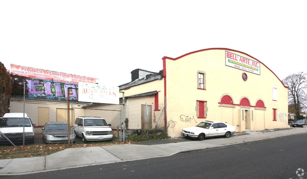 10-24 W Mravlag Pl, Elizabeth, NJ for sale - Building Photo - Image 2 of 2