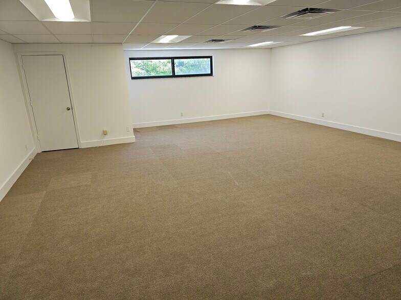 1399 N Killian Dr, Lake Park, FL à louer - Photo du bâtiment - Image 3 de 4