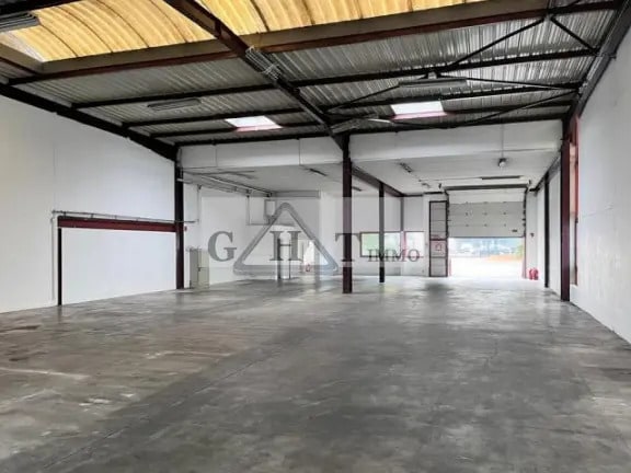 Industrial in Le Blanc-Mesnil for lease - Interior Photo - Image 1 of 4