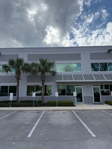 6457 Hazeltine National Dr, Orlando, FL for lease - Building Photo - Image 1 of 18