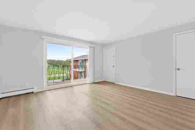 14121 S Stewart Ave, Riverdale, IL à vendre - Photo intérieure - Image 3 de 9