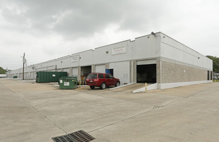 10515 Harwin Dr, Houston, TX à louer - Photo du bâtiment - Image 2 de 2