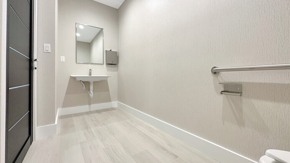 6700 NE 2nd Ct, Miami, FL à vendre - Photo intérieure - Image 2 de 25