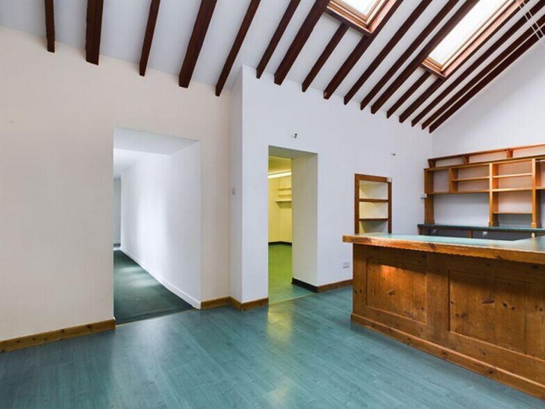 3-4 Grist Sq, Carmarthen à vendre - Photo intérieure - Image 3 de 25