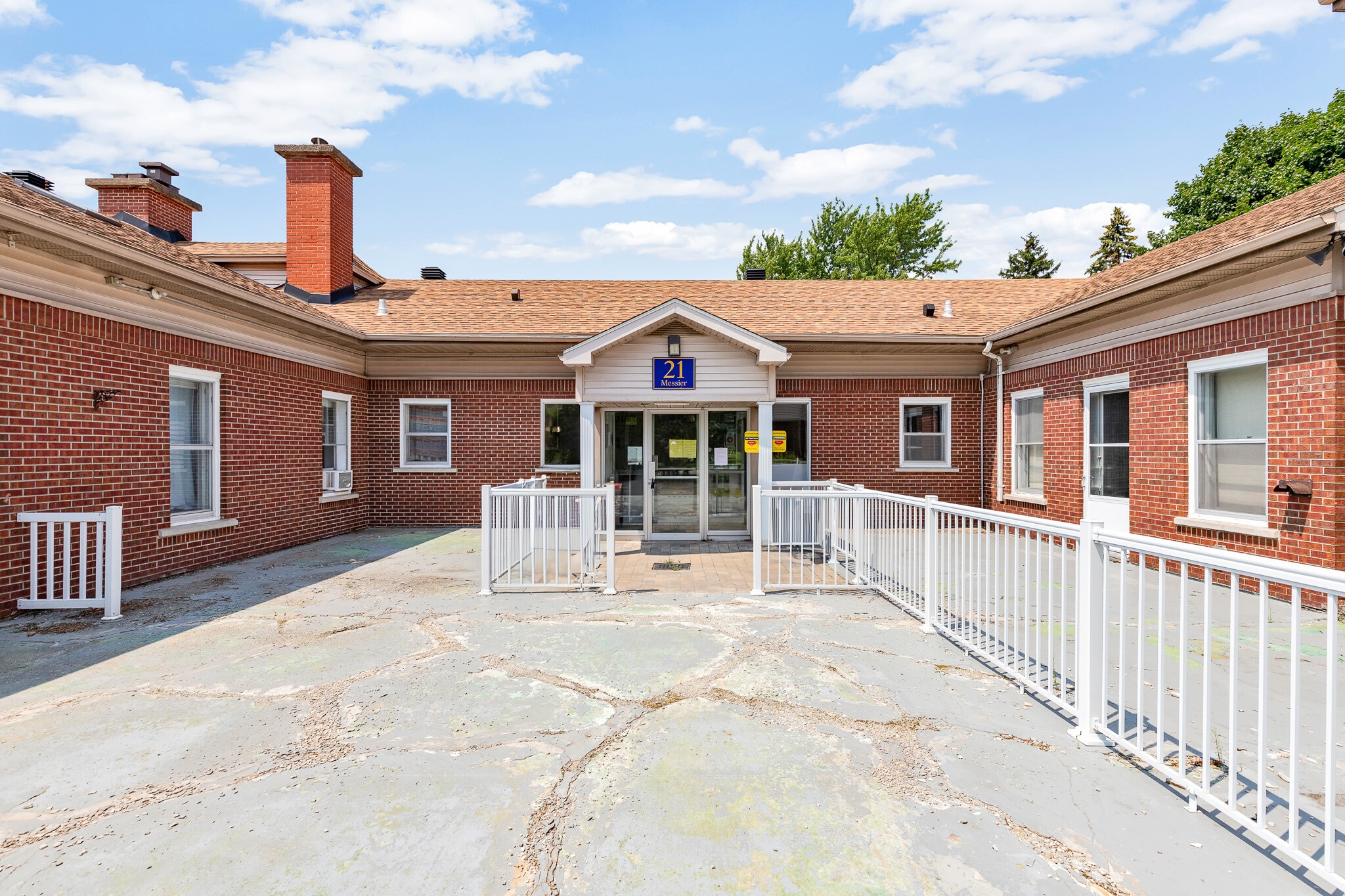 21 Rue Messier, Mont-saint-hilaire, QC à vendre Photo du bâtiment- Image 1 de 79