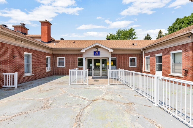 Plus de détails pour 21 Rue Messier, Mont-saint-hilaire, QC - Multi-résidentiel à vendre