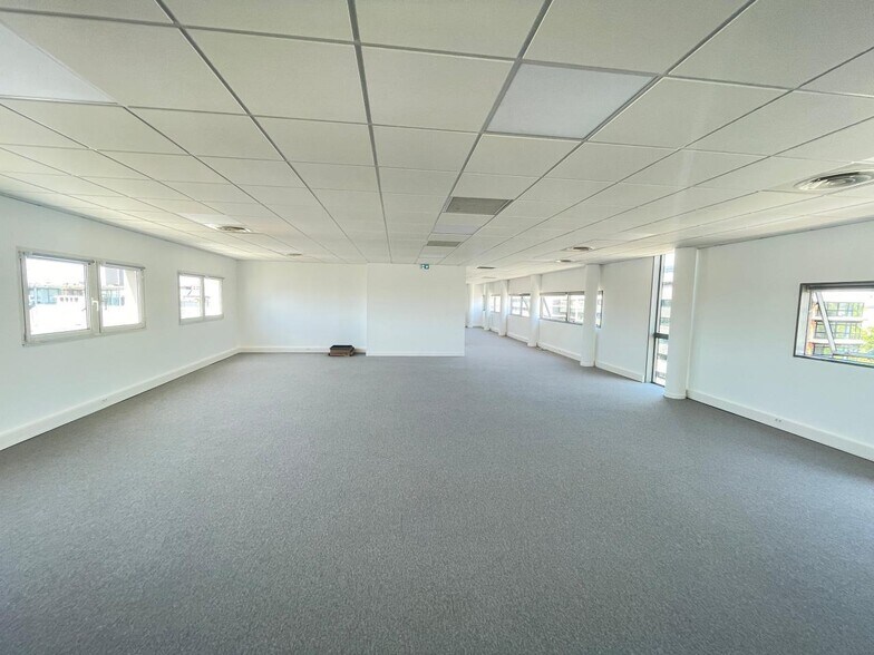 Office in Nantes for lease - Building Photo - Image 3 of 14