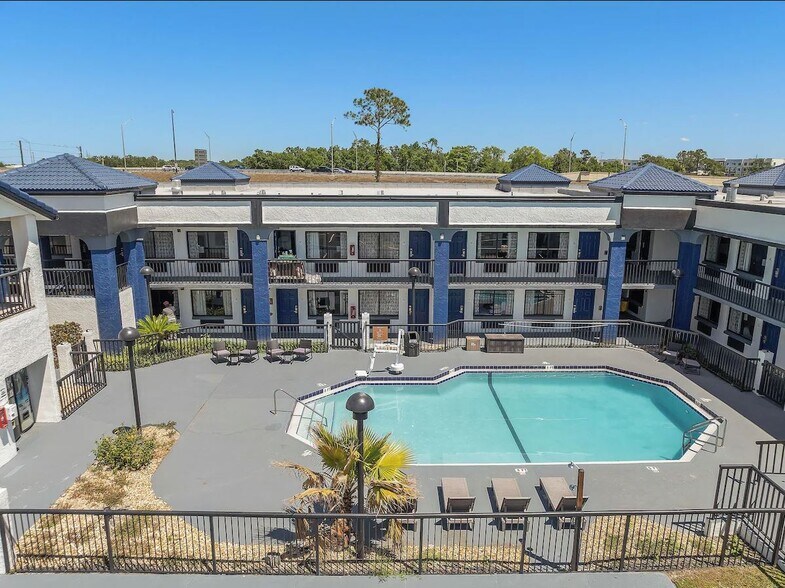 8750 E Colonial Dr, Orlando, FL à vendre - Photo du bâtiment - Image 3 de 14