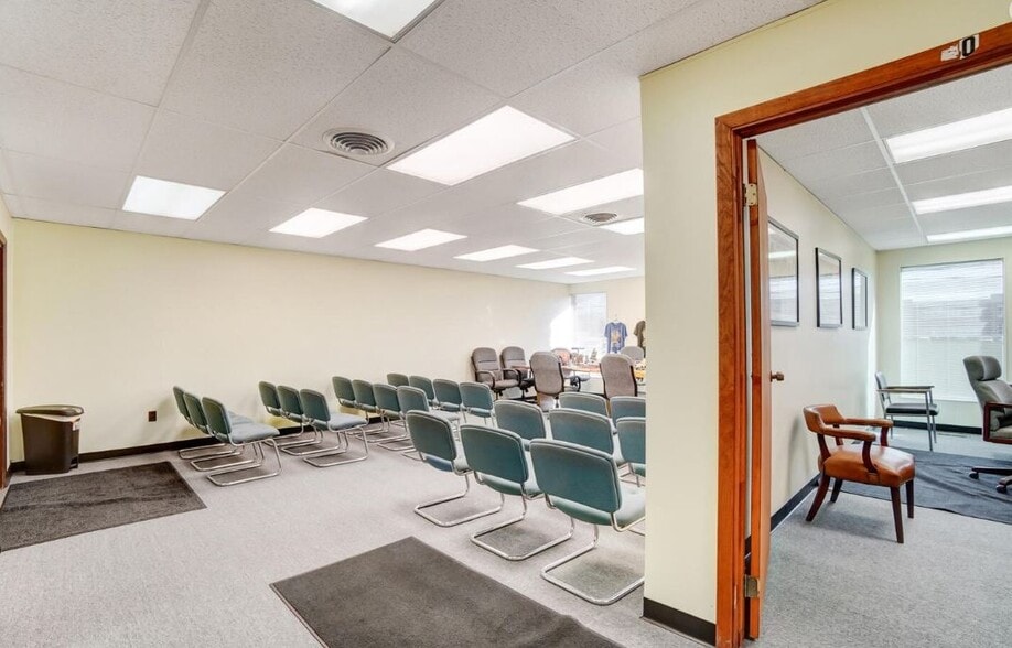 5125 N Dixie Dr, Dayton, OH for lease - Building Photo - Image 3 of 15