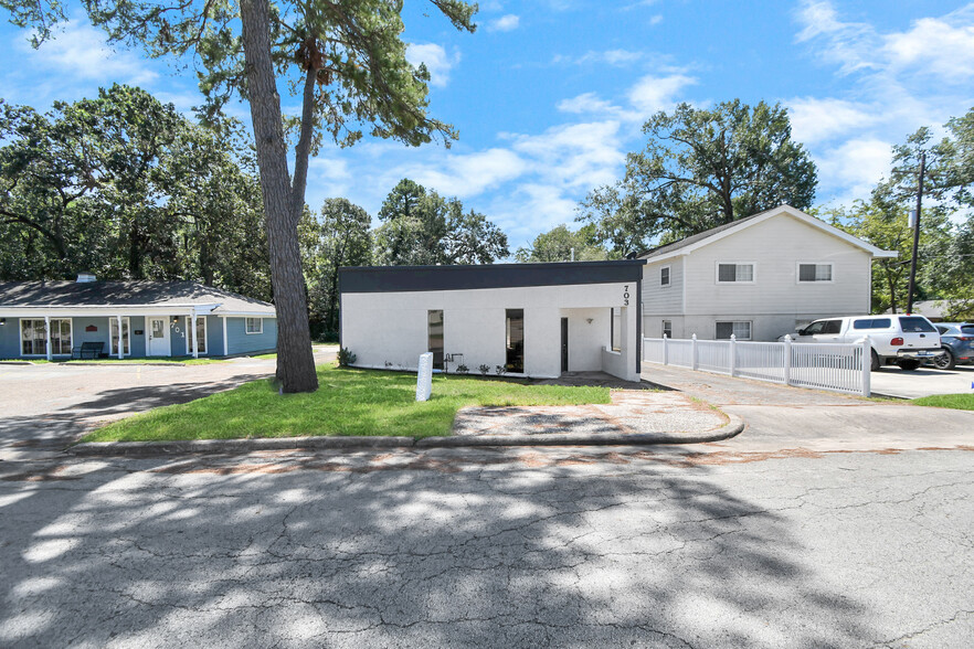 703 Everett St, Conroe, TX à vendre - Photo du b timent - Image 1 de 45