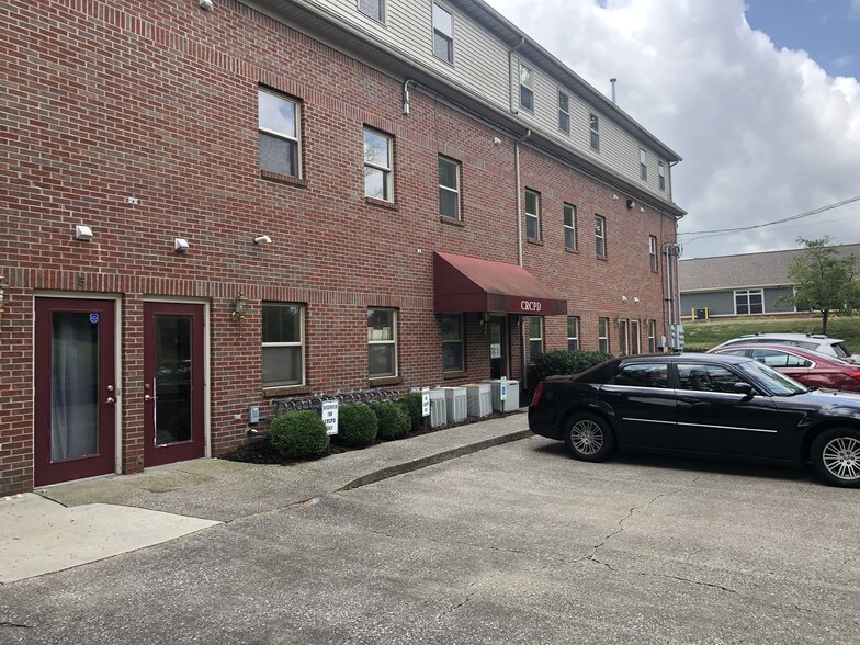 1030 Burlington Ln, Frankfort, KY à louer - Photo du bâtiment - Image 3 de 4