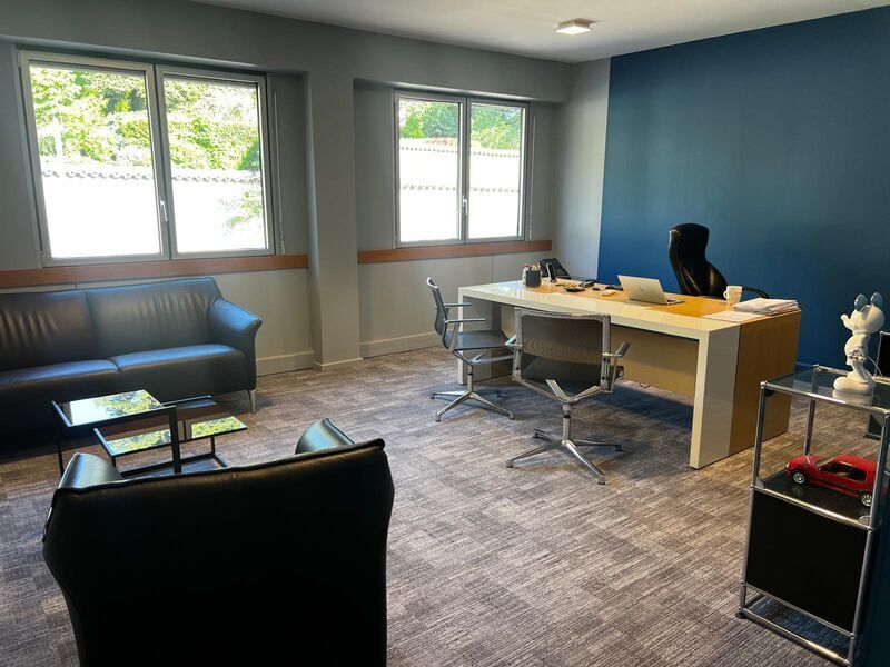 Office in Écully for sale Interior Photo- Image 1 of 5