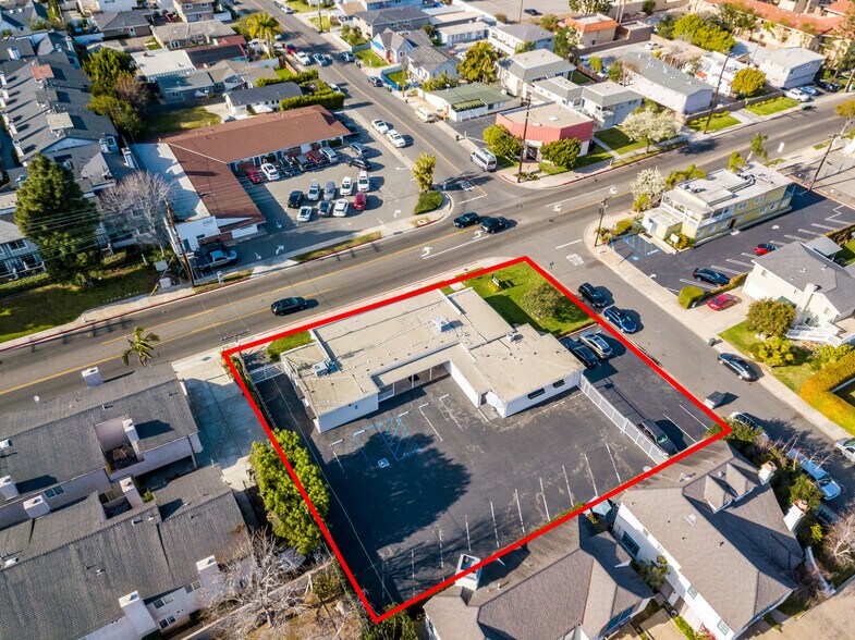 1756-1758 Orange Ave, Costa Mesa, CA à louer - Photo du bâtiment - Image 3 de 11