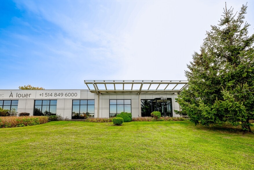 3000 Aut Transcanadienne, Pointe-claire, QC à louer - Photo du bâtiment - Image 2 de 9