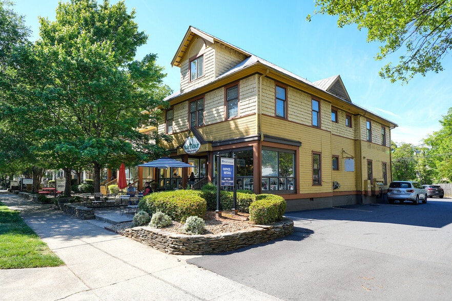 220-228 E Blvd, Charlotte, NC 28203 Blvd, Charlotte, NC à louer - Photo du bâtiment - Image 3 de 5