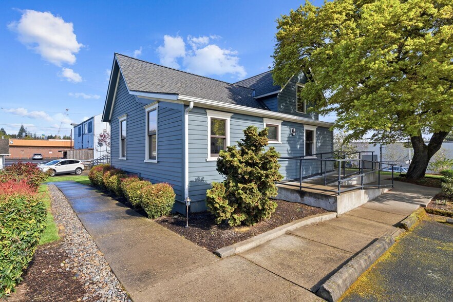 216 14th St, Oregon City, OR à louer - Photo du bâtiment - Image 3 de 13