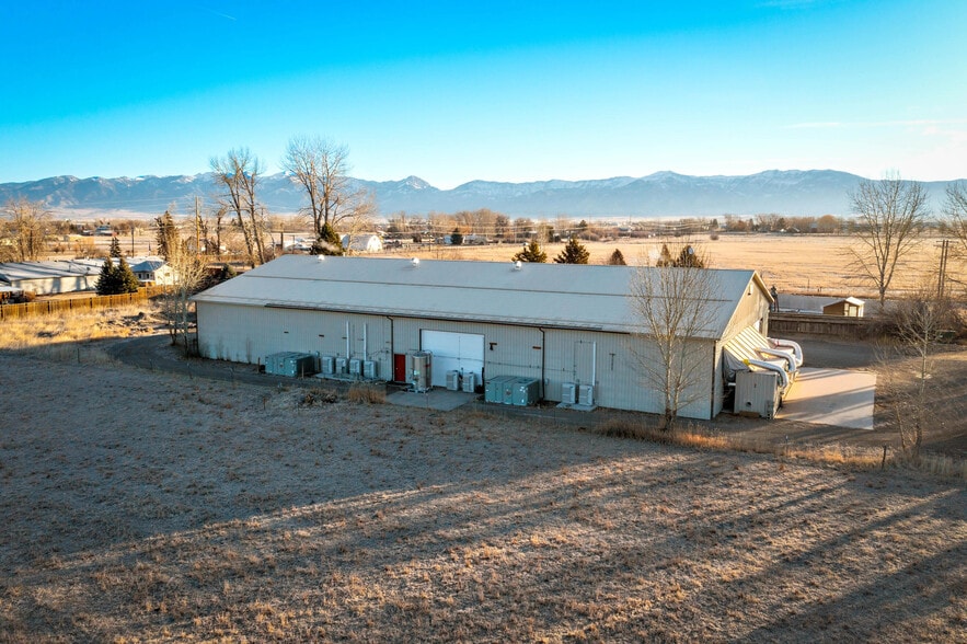 7795 Thorpe Rd, Bozeman, MT à vendre - Photo du bâtiment - Image 2 de 45