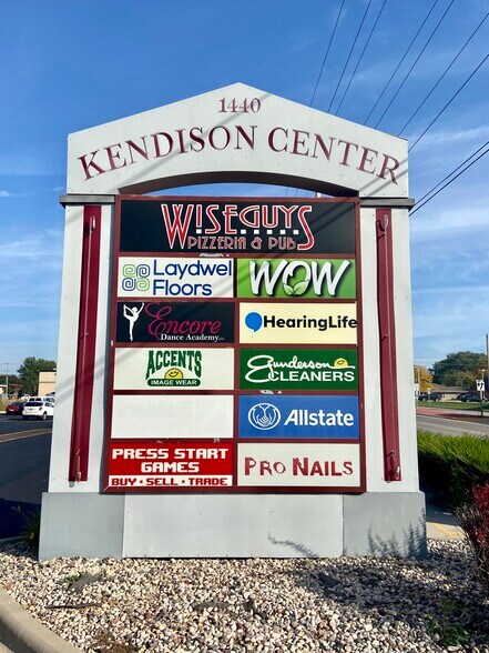 1440 S Oneida St, Menasha, WI à louer - Photo du bâtiment - Image 2 de 3