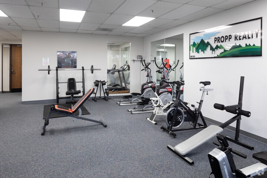 12600 W Colfax Ave, Lakewood, CO for lease - Interior Photo - Image 3 of 18