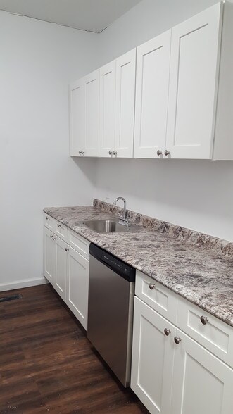 1689 E Main St, Columbus, OH à louer - Photo intérieure - Image 3 de 20