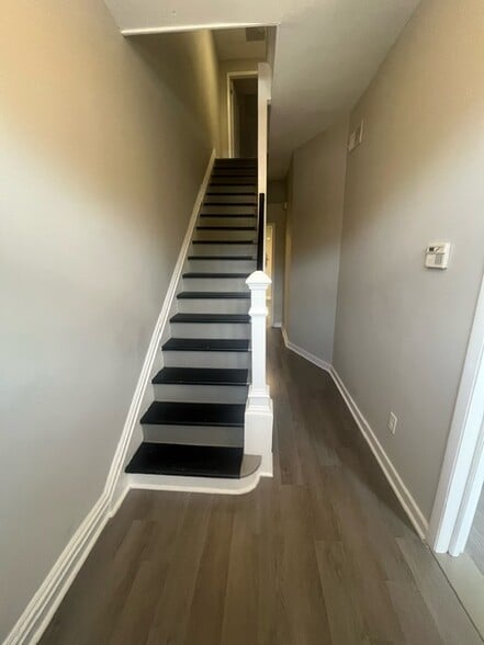 2302 W Main St, Richmond, VA for lease - Interior Photo - Image 2 of 10