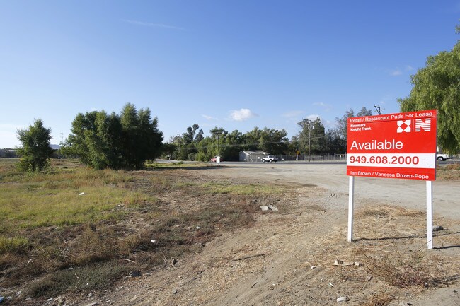 Plus de détails pour 21598 Cajalco Rd, Perris, CA - Terrain à louer