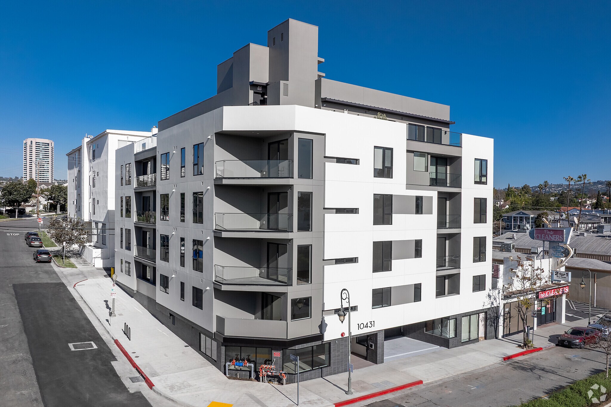 10431 Santa Monica Blvd, Los Angeles, CA à louer Photo principale- Image 1 de 43