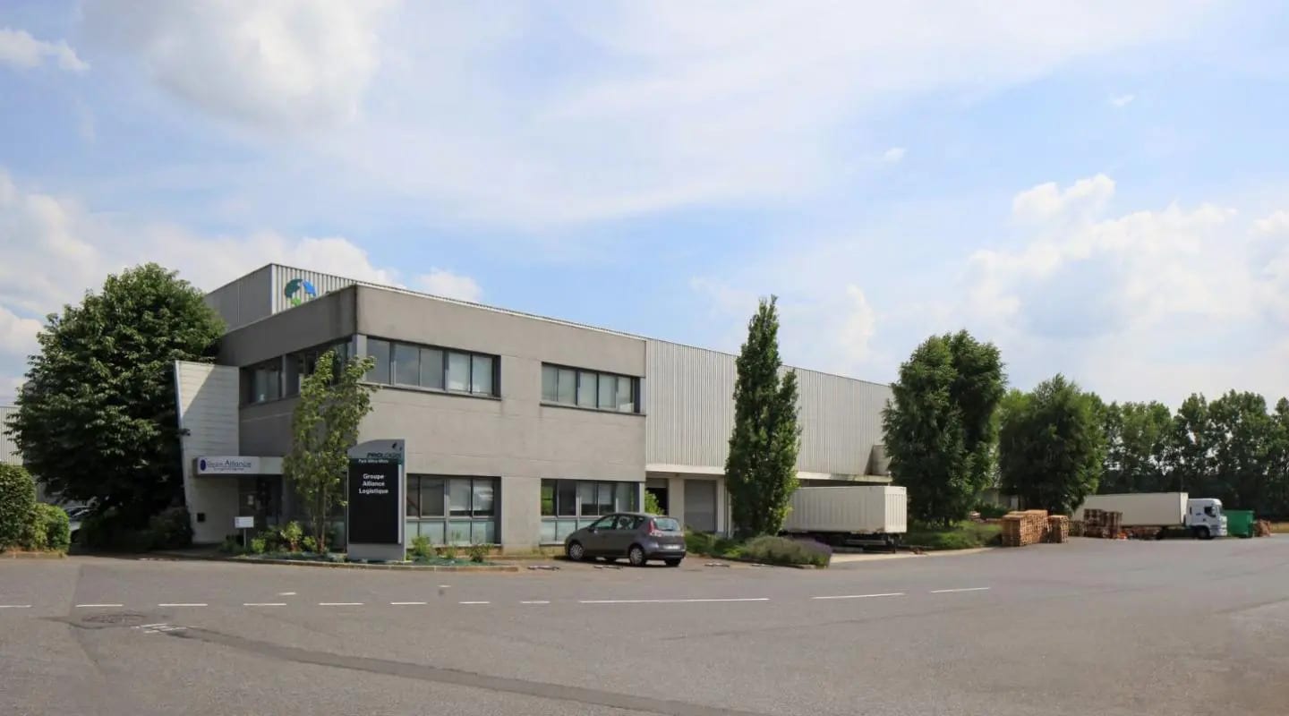 Office in Compans for lease Building Photo- Image 1 of 2