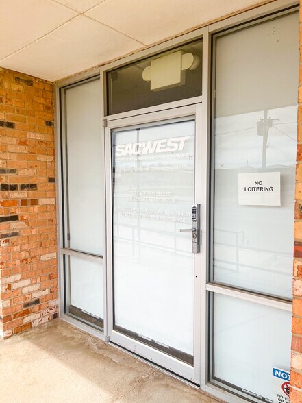 711 E 3rd St, Big Spring, TX à louer - Photo du bâtiment - Image 2 de 13