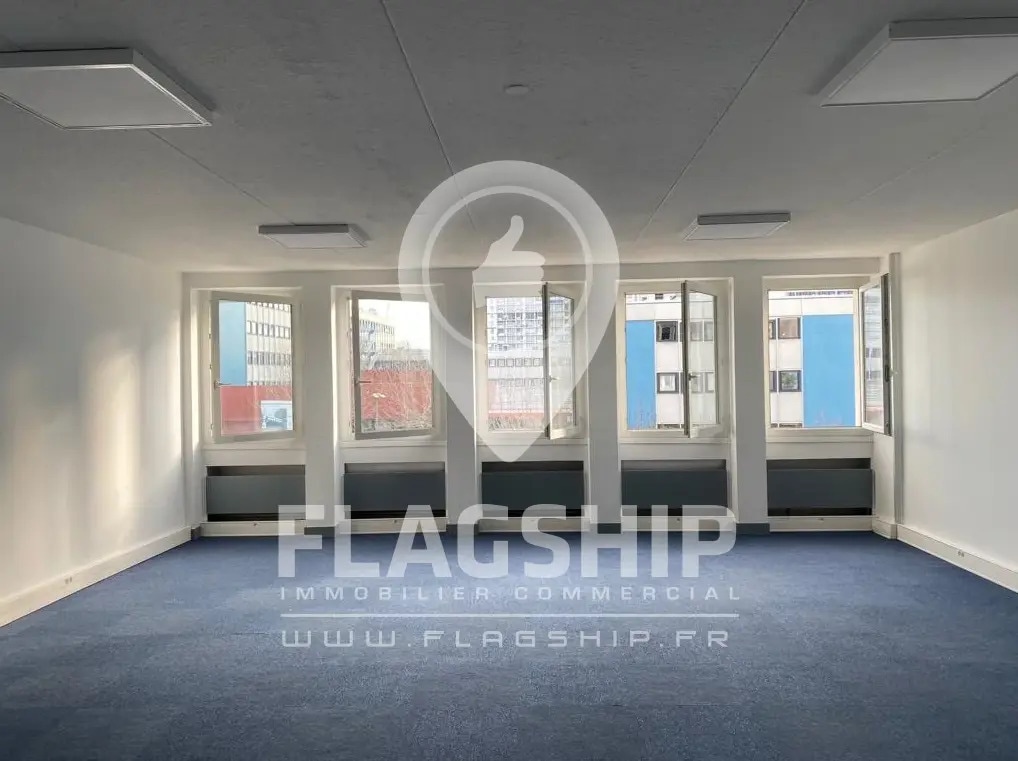 Office in Créteil for lease Interior Photo- Image 1 of 6